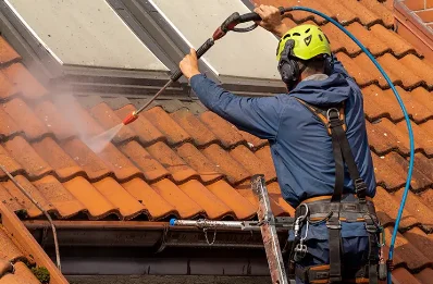 Démoussage et hydrofuge de toiture à Saint-Merd-la-Breuille